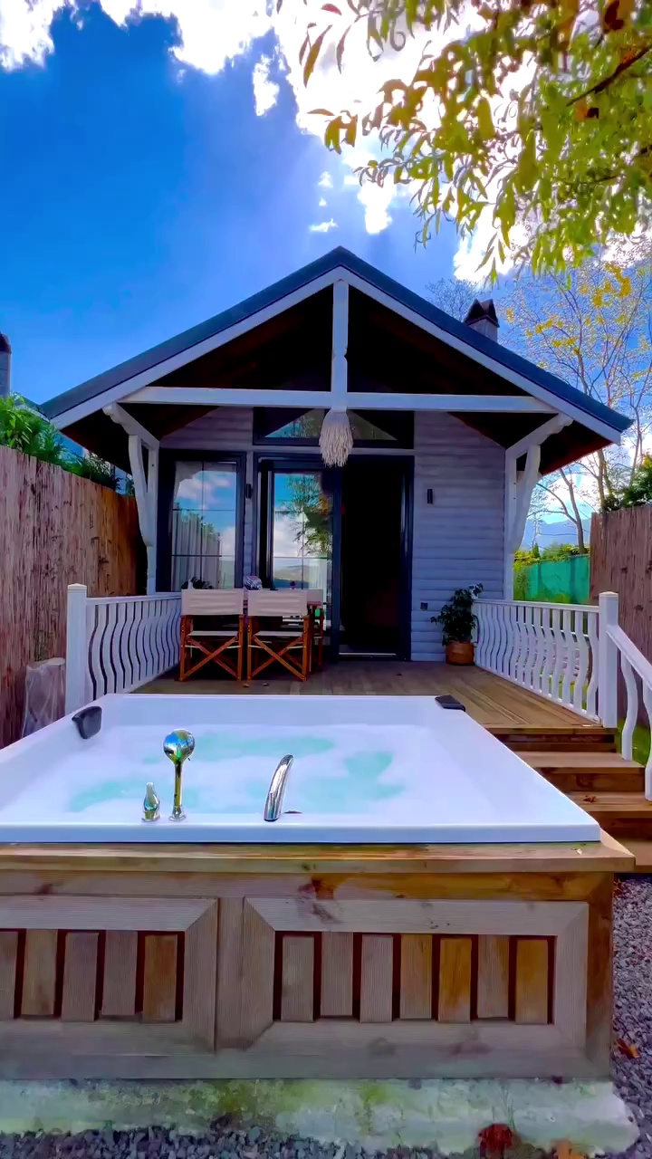 Stream Home Deluxe Suite